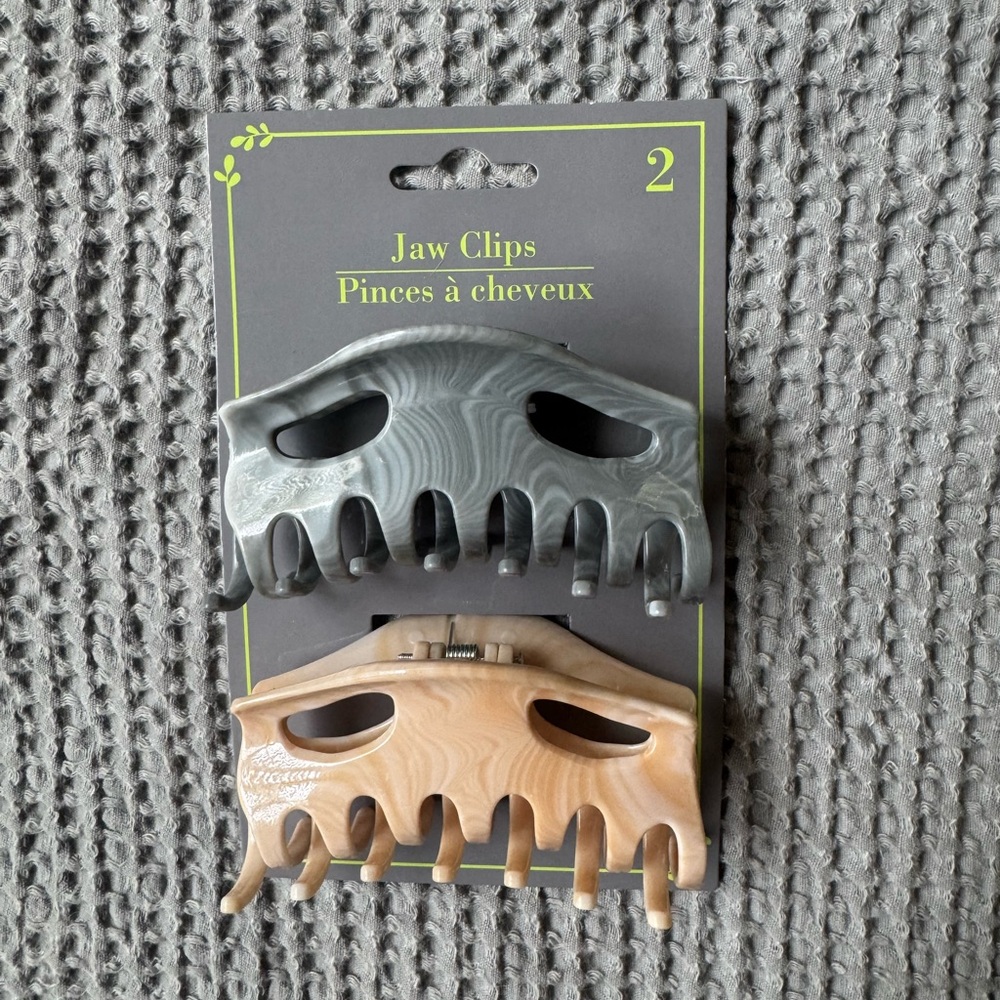Gray and Tan Jaw Clips Set